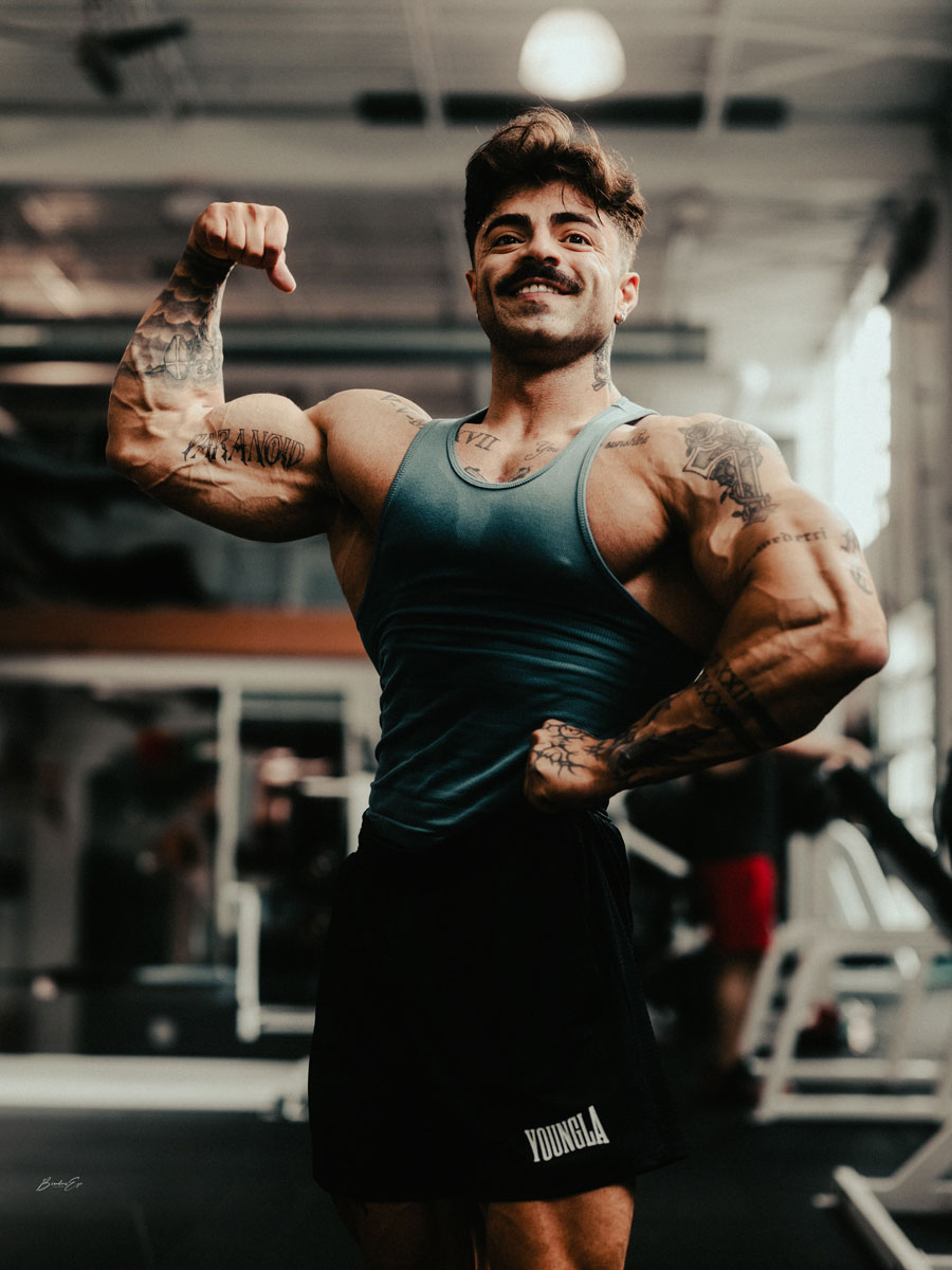 Coach showing his body in side pose